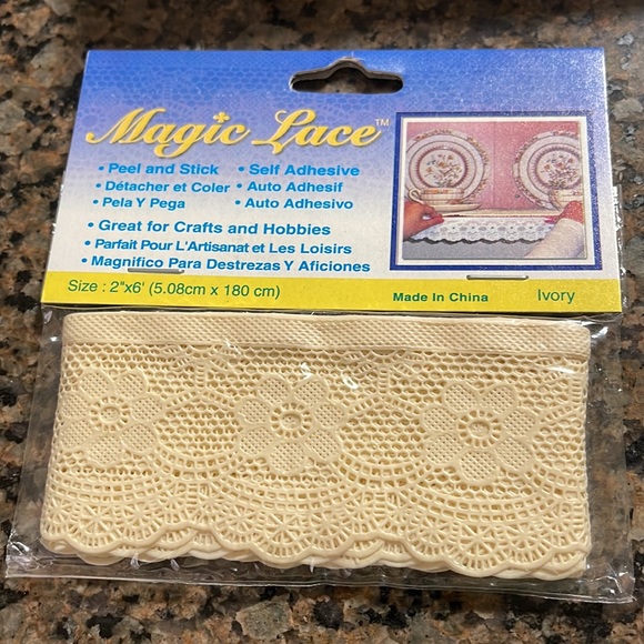 Lot of 10 Peel & Stick Lace Edging White Floral Shelves Decor NEW!! - Picture 3 of 10